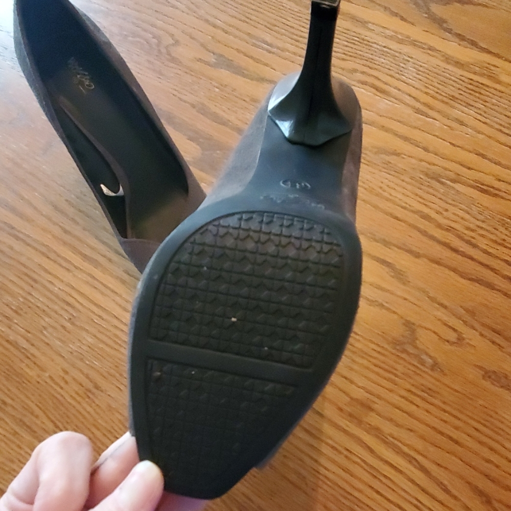 Heels - Picture 3 of 3